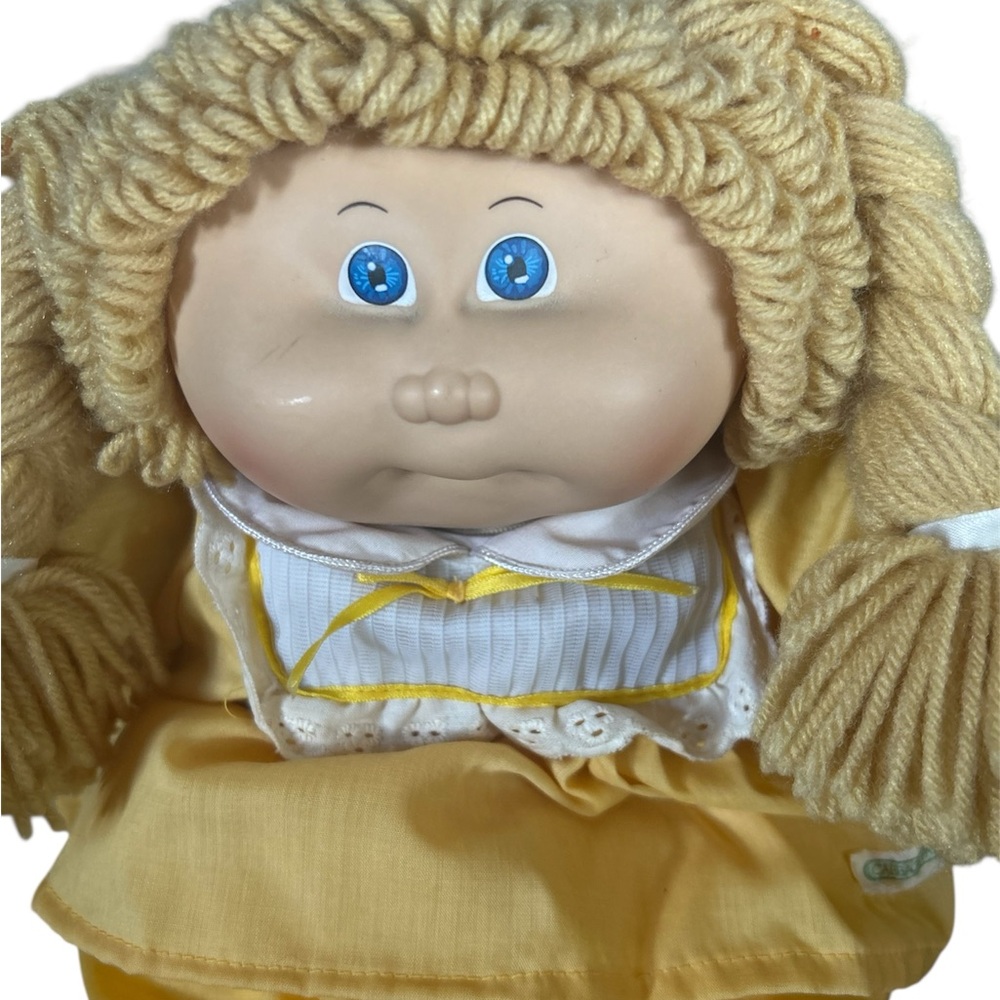 Rare “Sondra” Cabbage Patch Doll Vintage 1982 Yellow Dress Doll with Blue Eyes - Picture 2 of 7